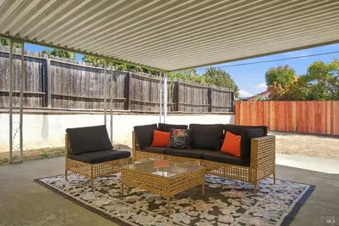 Exterior - 2260 Nottingham Dr, Fairfield, CA 94533 photo 4 of 6