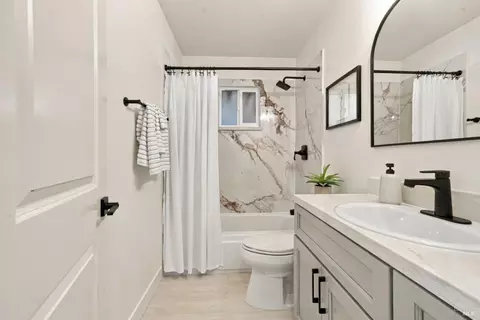 Bath - 2260 Nottingham Dr, Fairfield, CA 94533 photo 1 of 2
