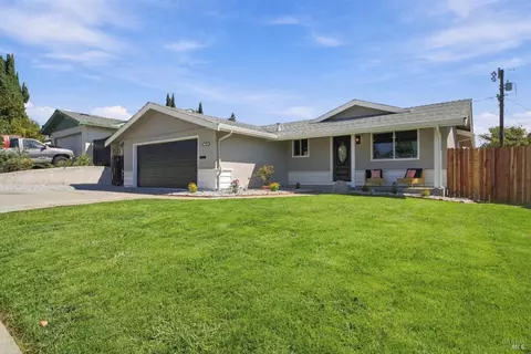 Exterior - 2260 Nottingham Dr, Fairfield, CA 94533 photo 2 of 6