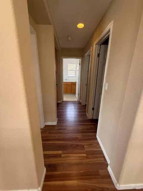 Entry Way - 3420 Edgewater Pl, Vallejo, CA 94591 photo 10 of 14