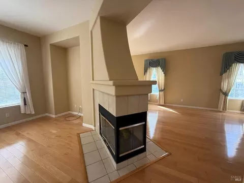 Living - 3420 Edgewater Pl, Vallejo, CA 94591 photo 3 of 12