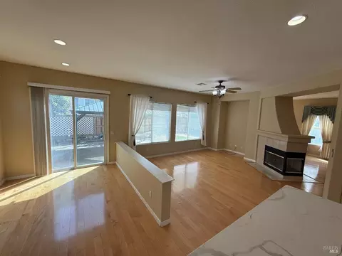 Living - 3420 Edgewater Pl, Vallejo, CA 94591 photo 4 of 12