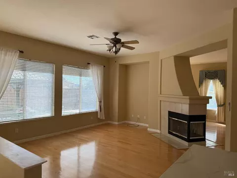 Living - 3420 Edgewater Pl, Vallejo, CA 94591 photo 5 of 12