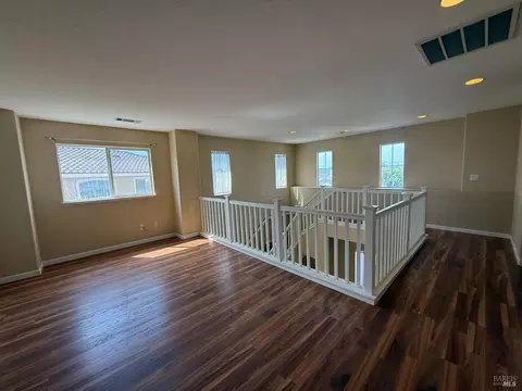 Living - 3420 Edgewater Pl, Vallejo, CA 94591 photo 8 of 12