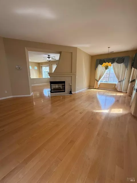 Living - 3420 Edgewater Pl, Vallejo, CA 94591 photo 6 of 12