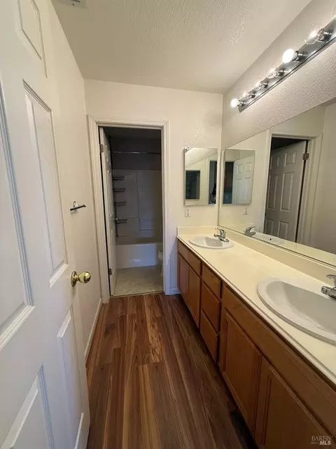 Bath - 3420 Edgewater Pl, Vallejo, CA 94591 photo 7 of 8