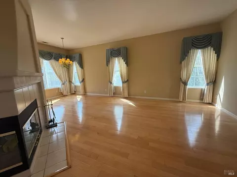Living - 3420 Edgewater Pl, Vallejo, CA 94591 photo 2 of 12
