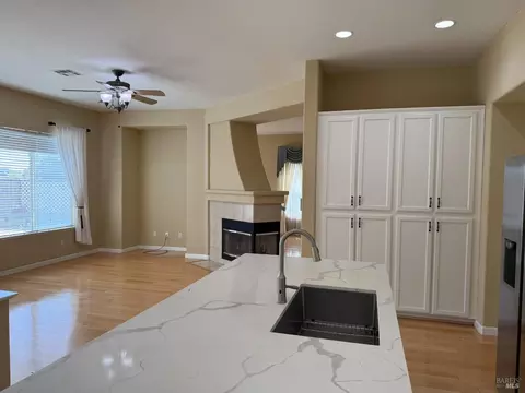 Kitchen - 3420 Edgewater Pl, Vallejo, CA 94591 photo 4 of 7