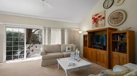 Living - 18 Bay Tree Ct, Cotati, CA 94931 photo 1 of 1