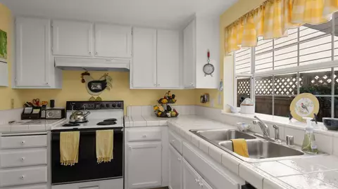 Kitchen - 18 Bay Tree Ct, Cotati, CA 94931 photo 4 of 4