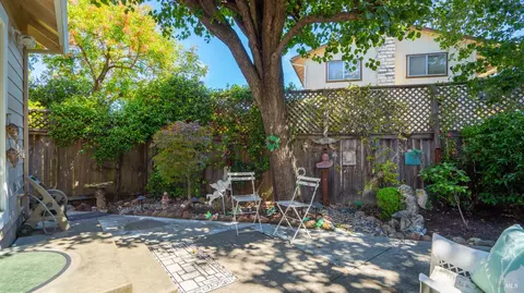 Exterior - 18 Bay Tree Ct, Cotati, CA 94931 photo 9 of 12