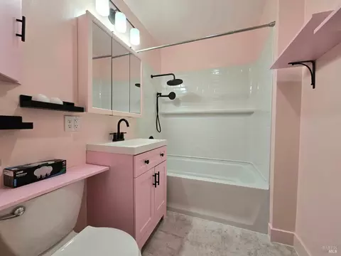 Bath - 321 Pine St, Willits, CA 95490 photo 1 of 1