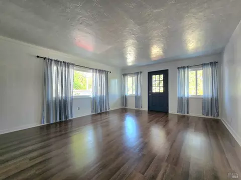 Living - 321 Pine St, Willits, CA 95490 photo 2 of 3