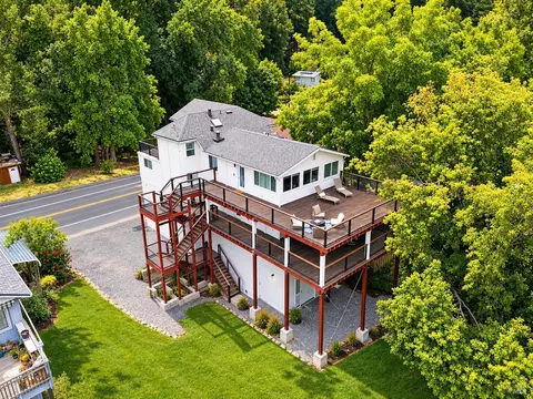 15861 River Rd, Guerneville, CA 95446
