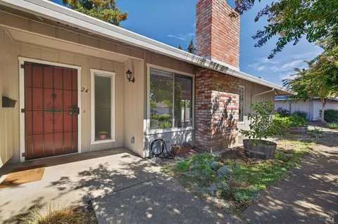 24 Aspen Meadows Cir, Santa Rosa, CA 95409