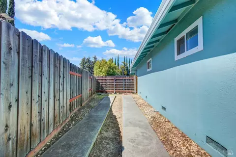Exterior - 348 Adobe Dr, Vacaville, CA 95687 photo 15 of 16