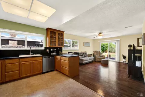 Kitchen - 348 Adobe Dr, Vacaville, CA 95687 photo 4 of 7