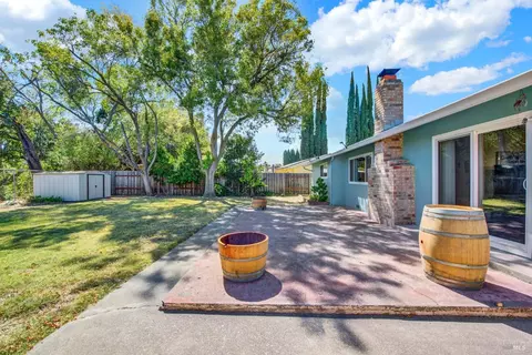 Exterior - 348 Adobe Dr, Vacaville, CA 95687 photo 12 of 16