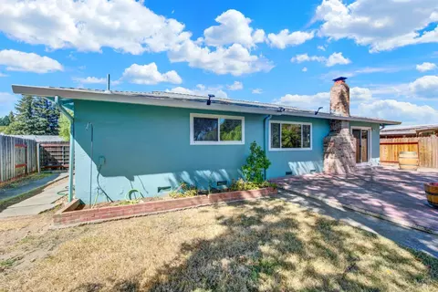 Exterior - 348 Adobe Dr, Vacaville, CA 95687 photo 7 of 16