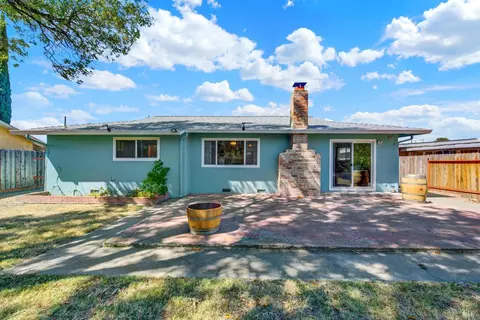 Exterior - 348 Adobe Dr, Vacaville, CA 95687 photo 14 of 16