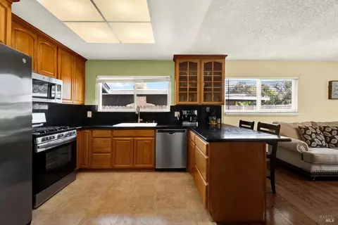 Kitchen - 348 Adobe Dr, Vacaville, CA 95687 photo 3 of 7