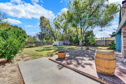 Exterior - 348 Adobe Dr, Vacaville, CA 95687 photo 13 of 16