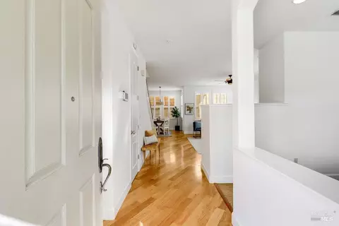 Entry Way - 6375 Newhaven Ln, Vallejo, CA 94591 photo 1 of 8