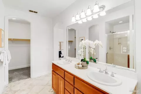 Bath - 6375 Newhaven Ln, Vallejo, CA 94591 photo 4 of 6