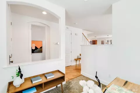 Entry Way - 6375 Newhaven Ln, Vallejo, CA 94591 photo 3 of 8