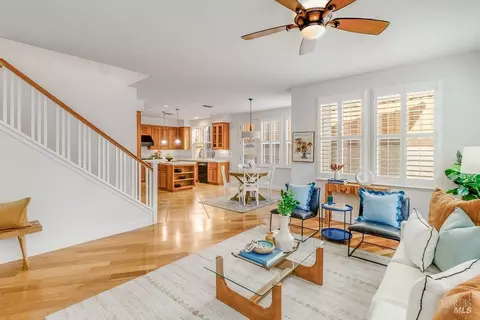 Living - 6375 Newhaven Ln, Vallejo, CA 94591 photo 4 of 7