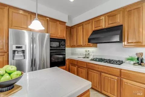 Kitchen - 6375 Newhaven Ln, Vallejo, CA 94591 photo 4 of 5