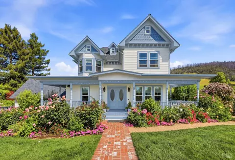 5755 Futura Way, Santa Rosa, CA 95409
