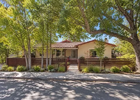 1231 Stevenson St, Calistoga, CA 94515