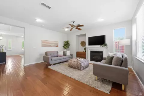 Living - 960 Capitola Dr, Napa, CA 94559 photo 5 of 6
