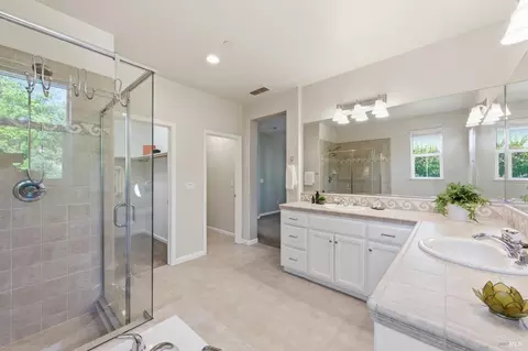 Bath - 960 Capitola Dr, Napa, CA 94559 photo 2 of 3