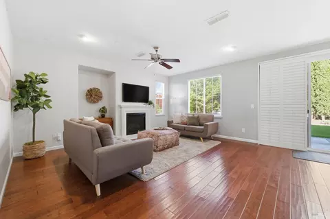 Living - 960 Capitola Dr, Napa, CA 94559 photo 3 of 6