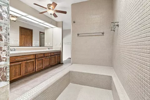 Bath - 1672 Deer Run, Santa Rosa, CA 95405 photo 2 of 7