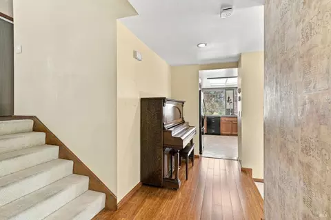 Entry Way - 1672 Deer Run, Santa Rosa, CA 95405 photo 2 of 5