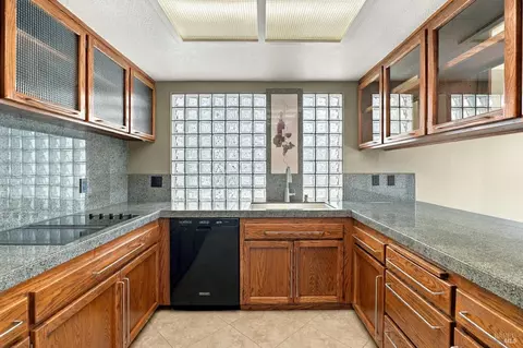 Kitchen - 1672 Deer Run, Santa Rosa, CA 95405 photo 3 of 4