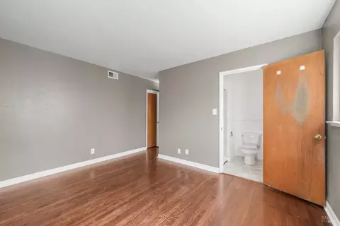 Bedroom - 1801 Sycamore Dr, Fairfield, CA 94533 photo 3 of 7
