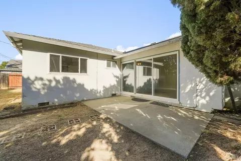 Exterior - 1801 Sycamore Dr, Fairfield, CA 94533 photo 4 of 8