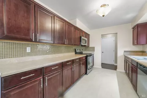 Kitchen - 1801 Sycamore Dr, Fairfield, CA 94533 photo 3 of 4
