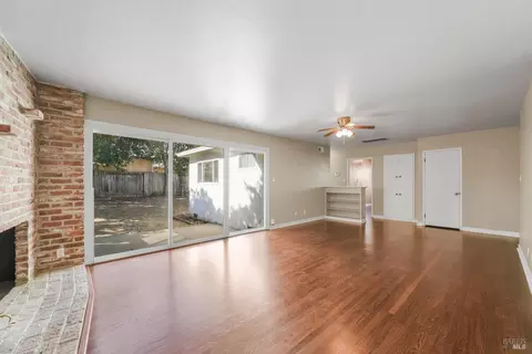 Living - 1801 Sycamore Dr, Fairfield, CA 94533 photo 2 of 5