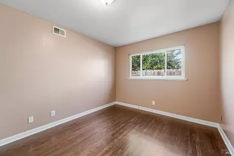 Bedroom - 1801 Sycamore Dr, Fairfield, CA 94533 photo 6 of 7