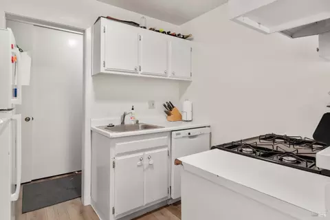 Kitchen - 401 Pine St, Mill Valley, CA 94941 photo 3 of 4