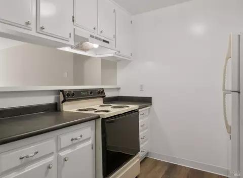 Kitchen - 401 Pine St, Mill Valley, CA 94941 photo 2 of 4