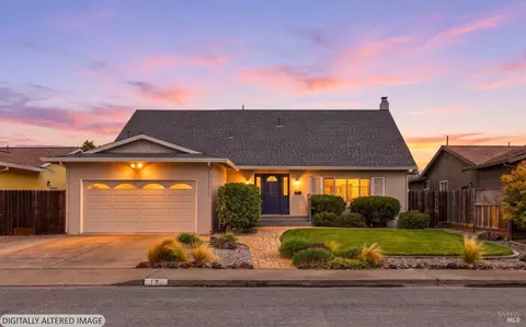 17 Eastside Cir, Petaluma, CA 94954