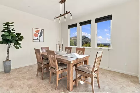 Dining - 634 Jade St, Petaluma, CA 94952 photo 1 of 3