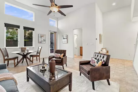 Living - 634 Jade St, Petaluma, CA 94952 photo 2 of 3