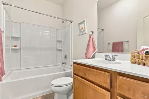 Bath - 634 Jade St, Petaluma, CA 94952 photo 3 of 3